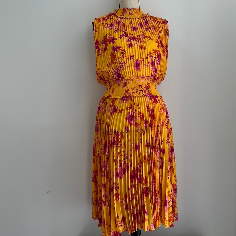 NSFPD Nanette Sleeveless Floral Pleated Dress